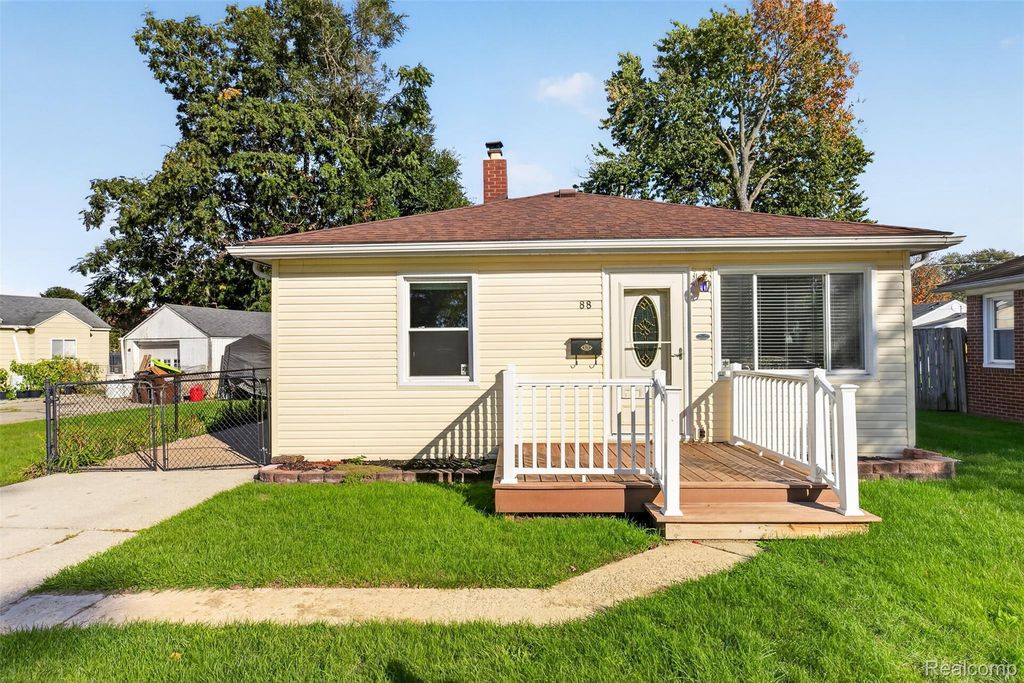 88 Potter Dr, Belleville