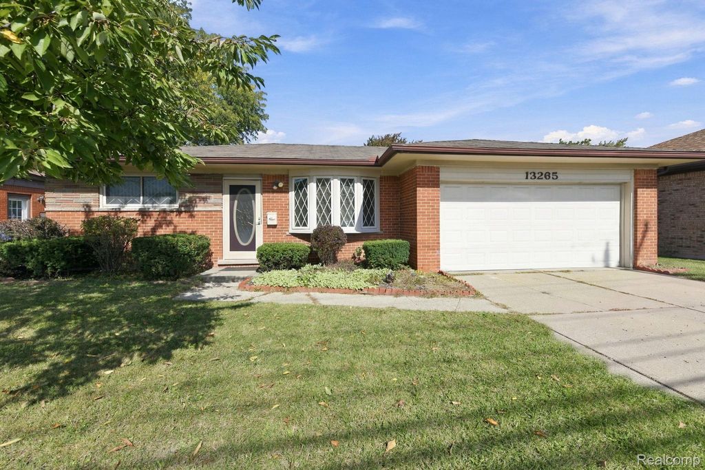 13265 E 12 Mile Rd, Warren