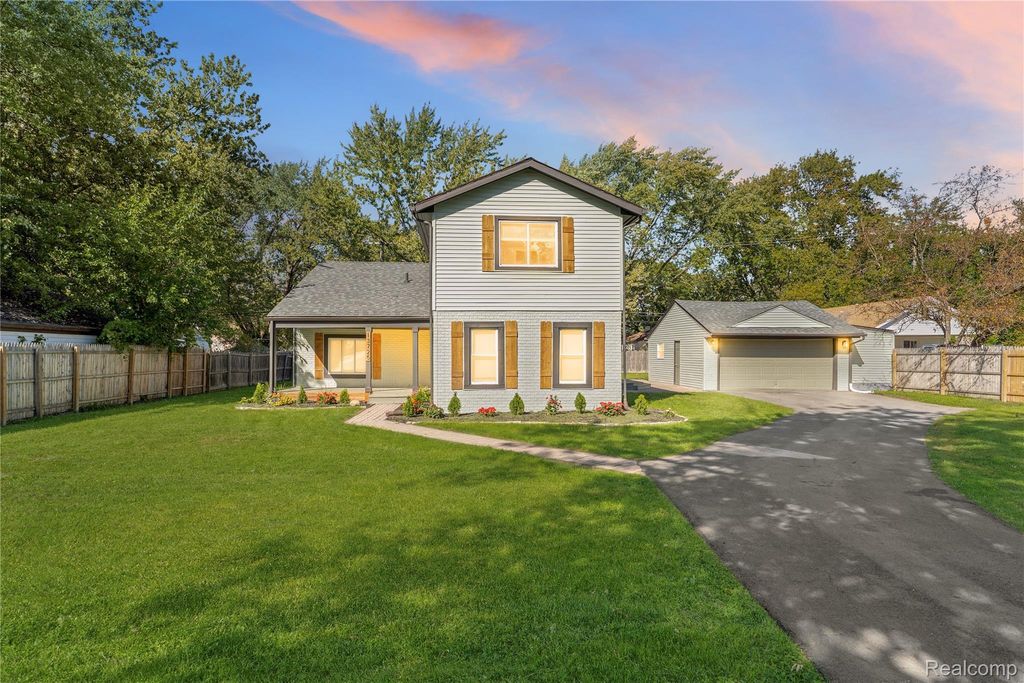 13725 Leonard Ave, Warren