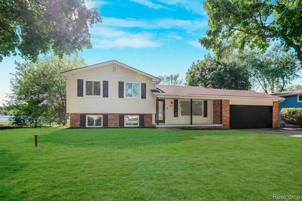 8965 Van Gordon St, White Lake