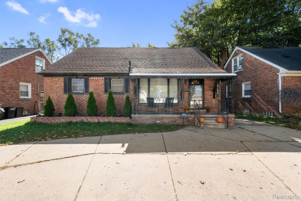 13135 W Eleven Mile Rd, Huntington Woods