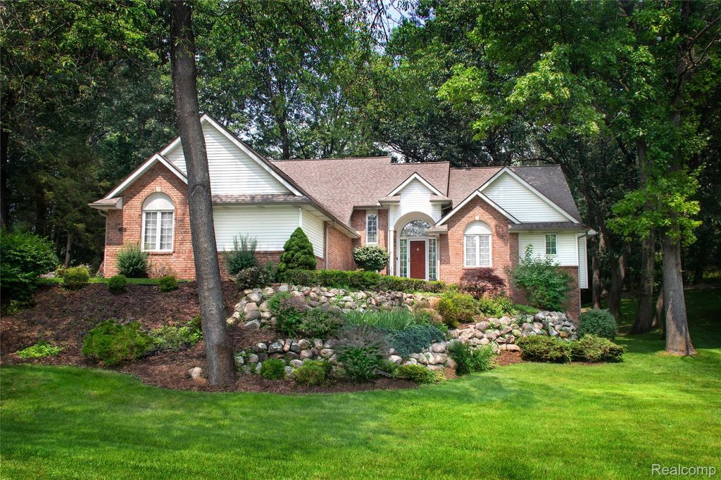 7781 Partridge Hill Dr, Brighton