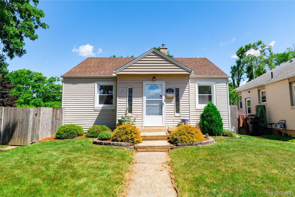 826 Goddard St, Wyandotte