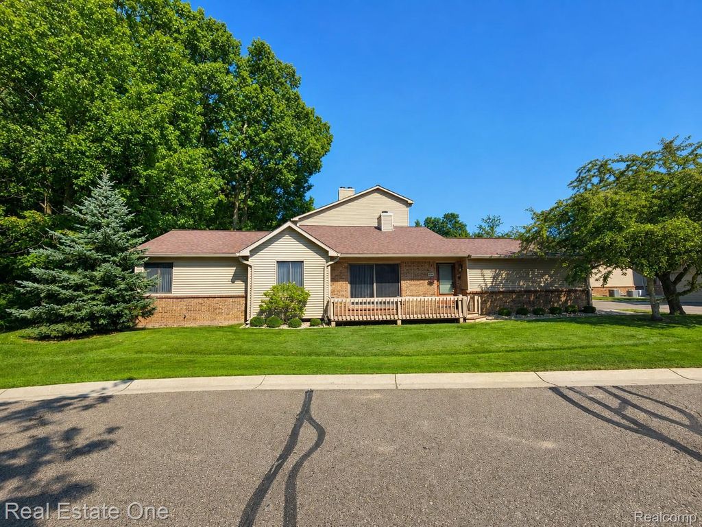 7069 Clements, West Bloomfield charter township