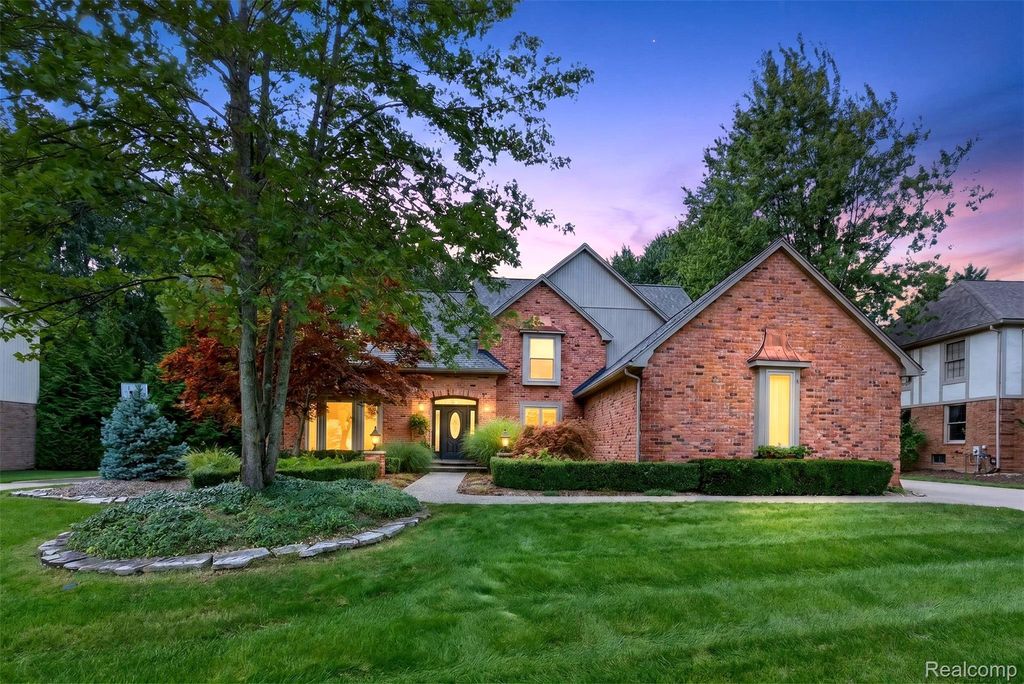 3705 Summit Ridge Dr, Rochester Hills