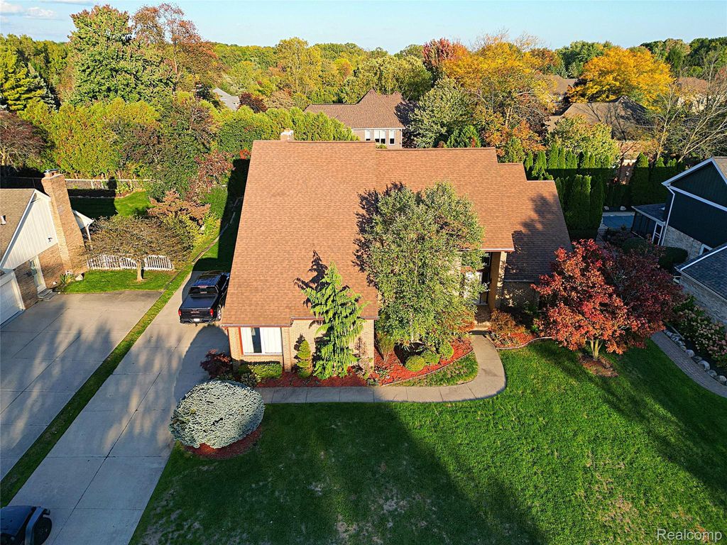29886 Fox Club Dr, Farmington Hills