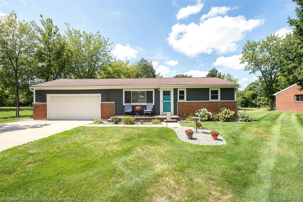 1810 Gray Rd, Genoa township
