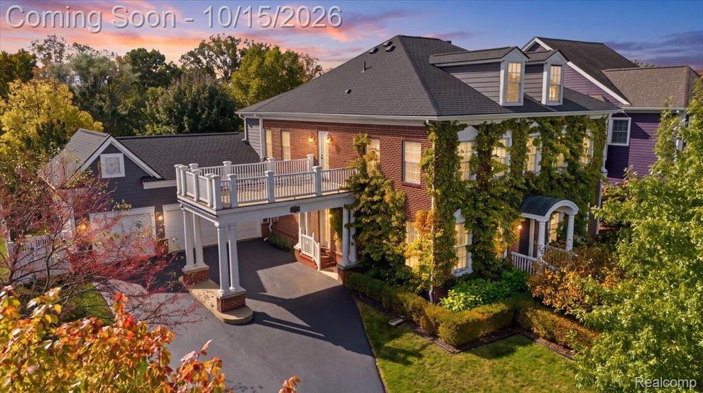 49621 Garfield Ln, Canton