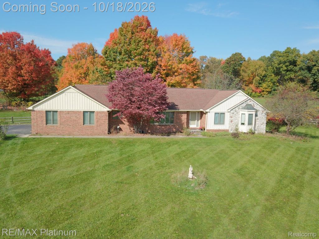 12945 Autumn Ridge Ct, Brighton township