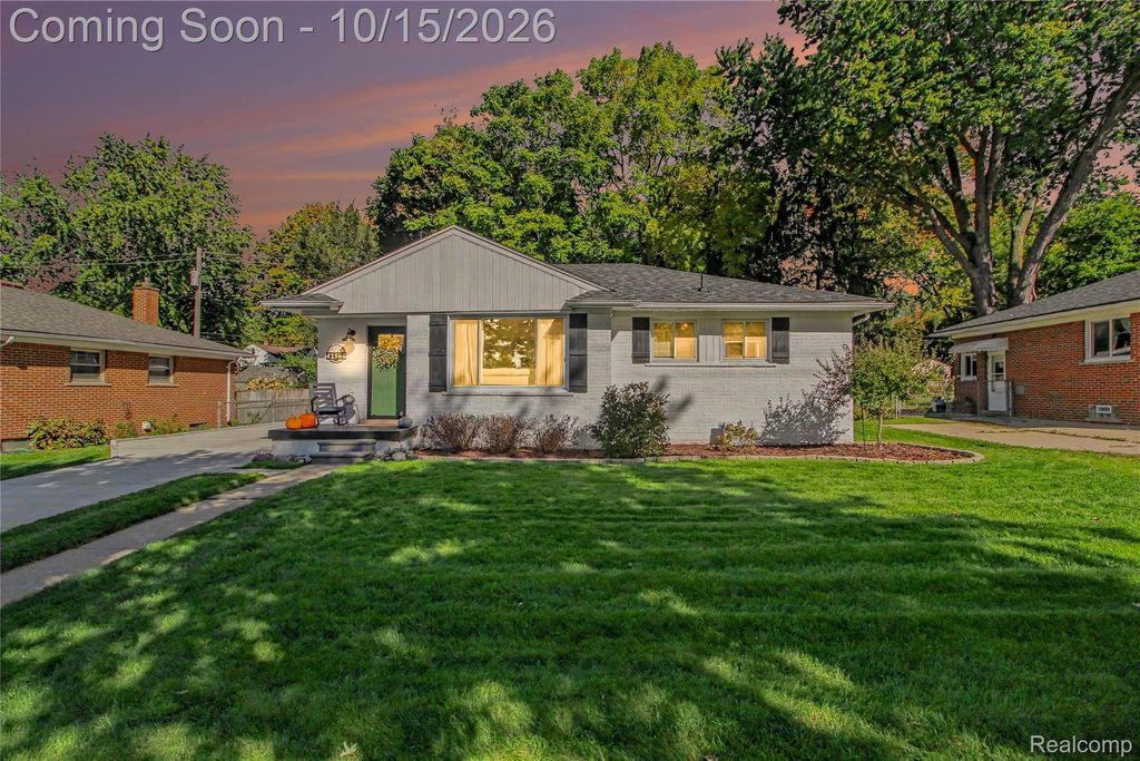 42506 Schoolcraft Rd, Plymouth