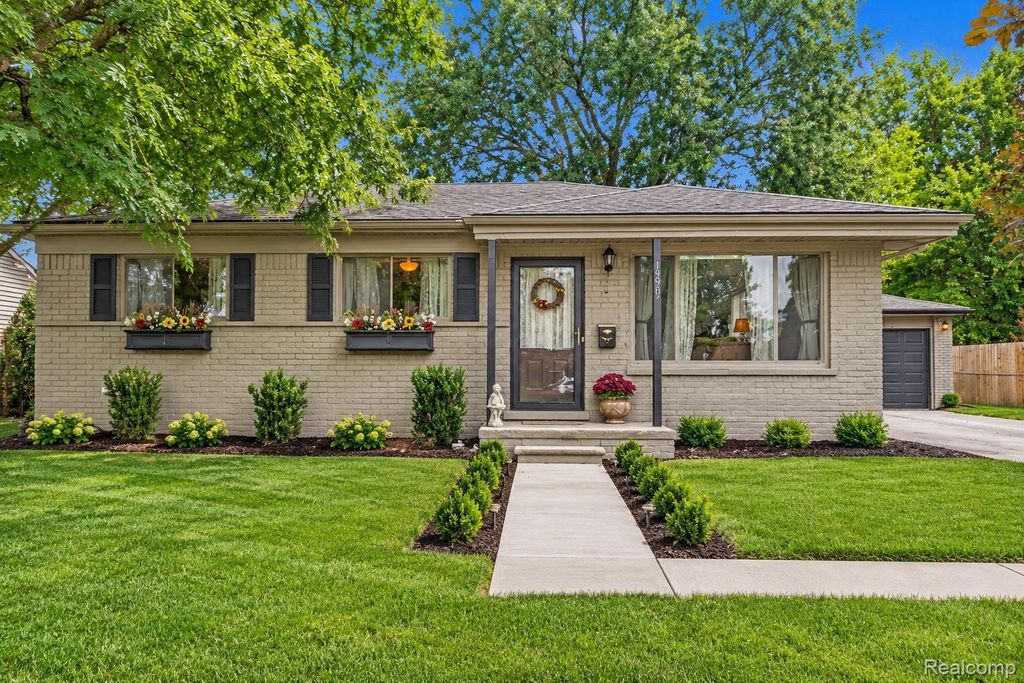 6063 Graper Dr, Waterford charter township