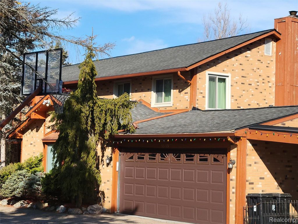 5549 Perrytown Dr, West Bloomfield charter township