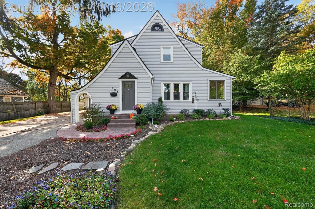 208 E South Holly Rd, Fenton city