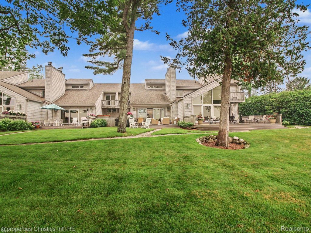 1011 Beach Dr  # 10, Harbor Springs