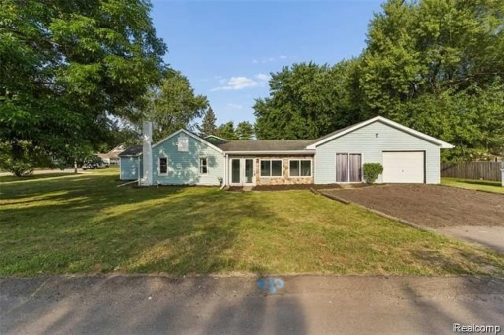 413 5th St, Fenton city