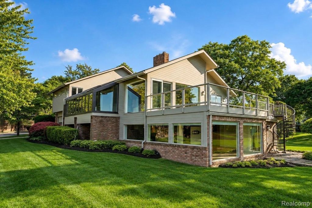 Charter Signing Icon 3850 Pine Harbor Dr, West Bloomfield charter township Property Listing ...