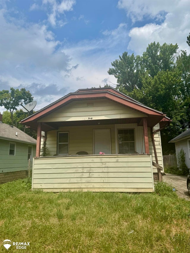 842 Ossington Ave, Flint city