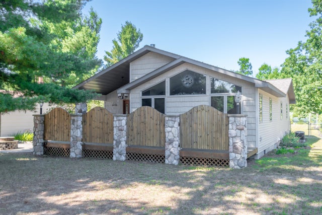 2179 Timber Ln, Hayes township