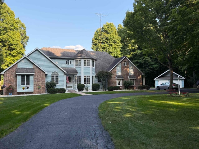 1225 Sugarbush Dr, Lapeer township