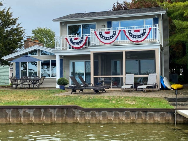 13200 Log Cabin Pt, Fenton charter township