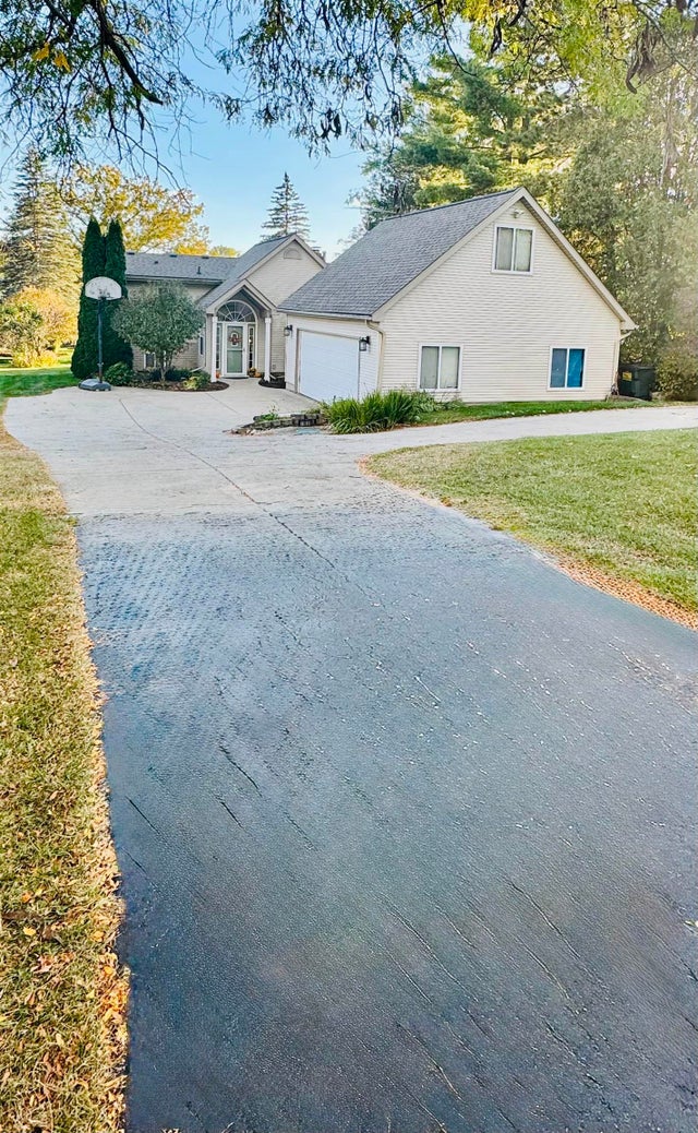 11030 White Lake Rd, Tyrone township
