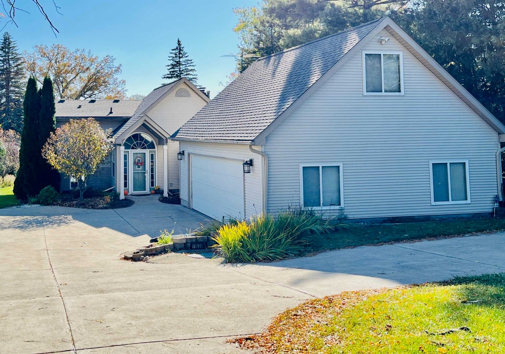 11030 White Lake Rd, Tyrone township