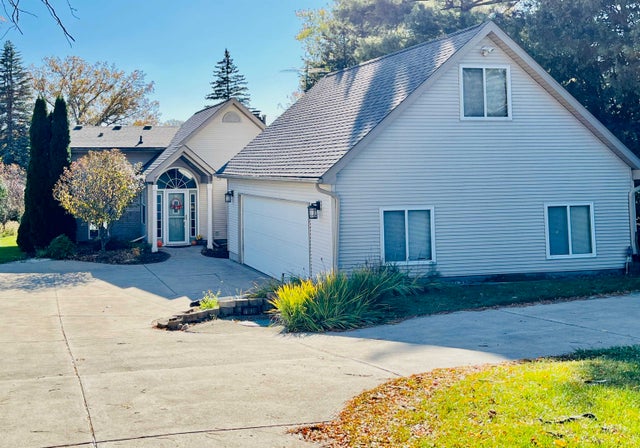 11030 White Lake Rd, Tyrone township