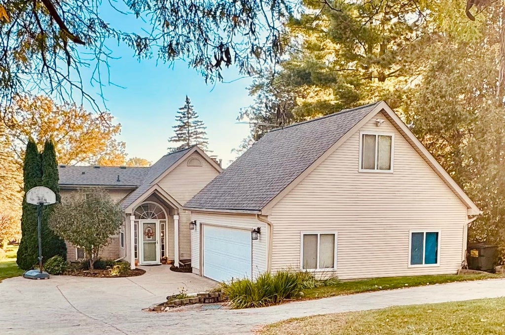 11030 White Lake Rd, Tyrone township