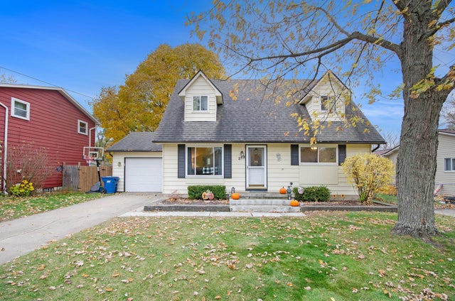 313 Airport Dr, Holly village