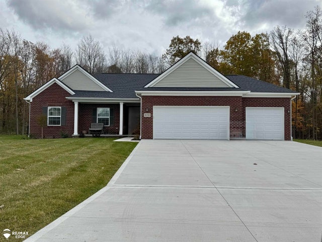 8182 Peninsula Cir, Mundy township