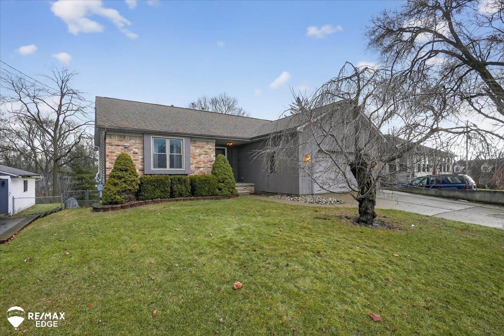 11031 Walker, Grand Blanc city