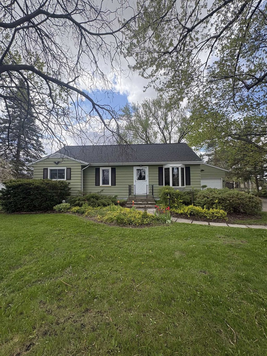 1891 W Moore Rd, Spaulding township