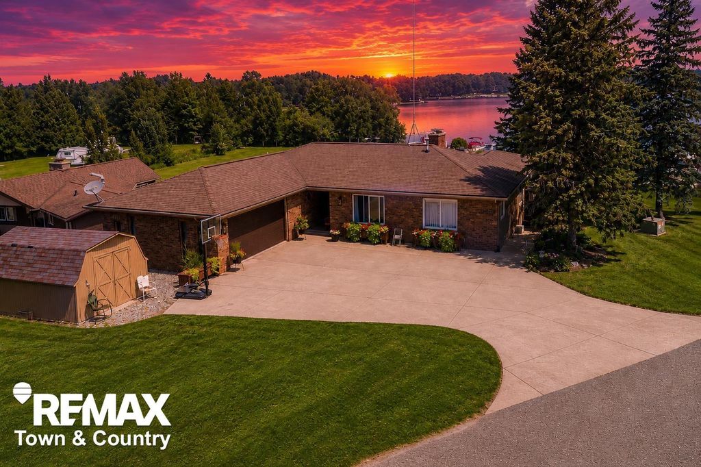 4564 Hamilton Way, Butman township