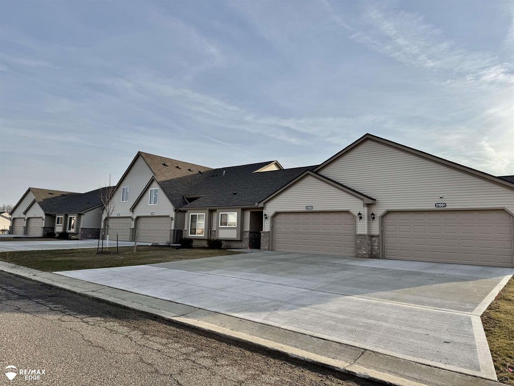 28009 Gregory St, Mundy township
