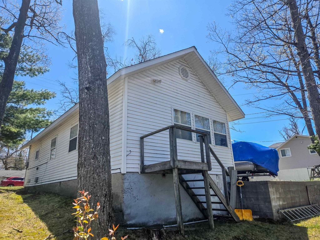 121 E Houghton Lake Dr, Denton township