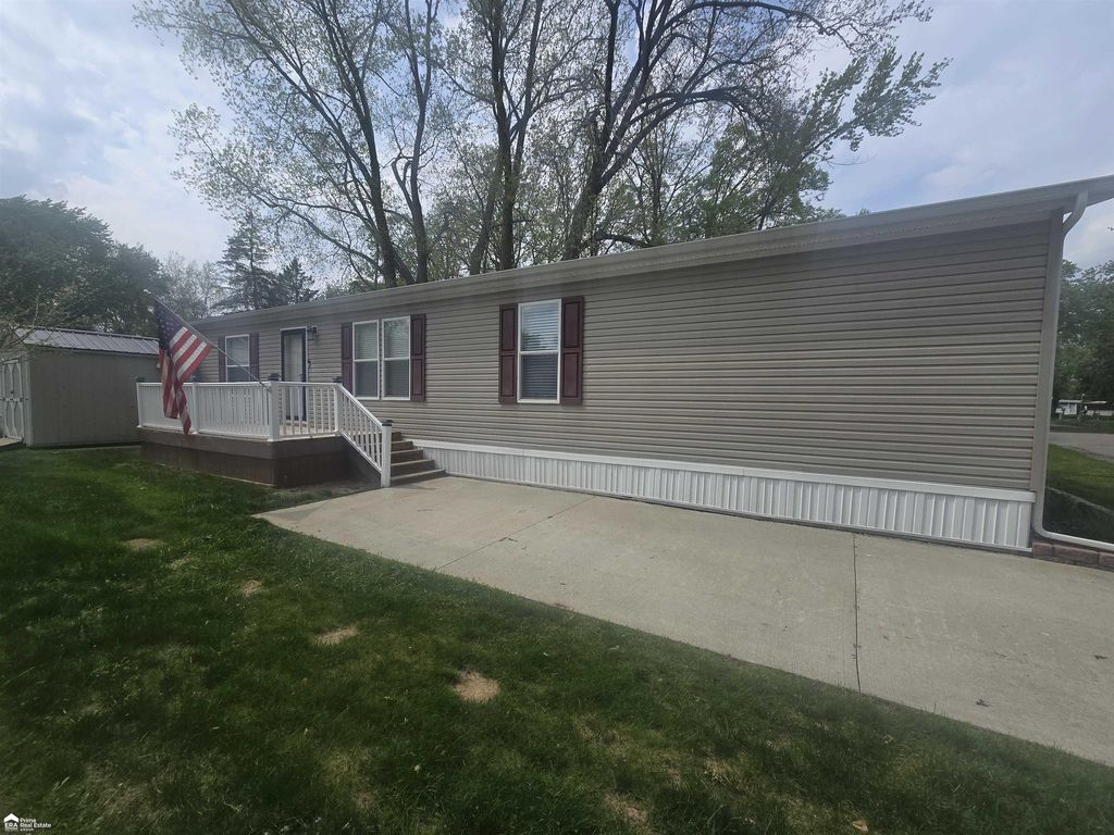 4101 S Sheridan, Lennon village