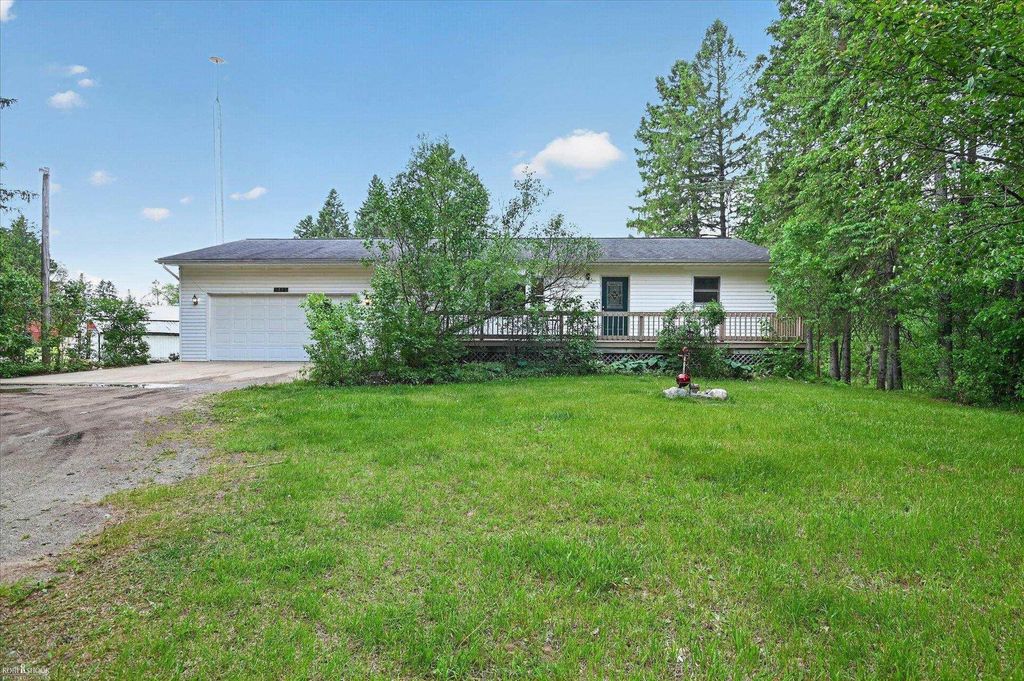 3477 Winegar Rd, Perry township