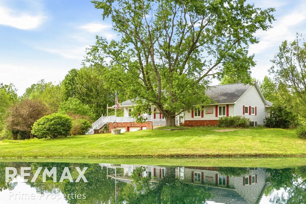 2081 Byrnes Dr, Thetford township