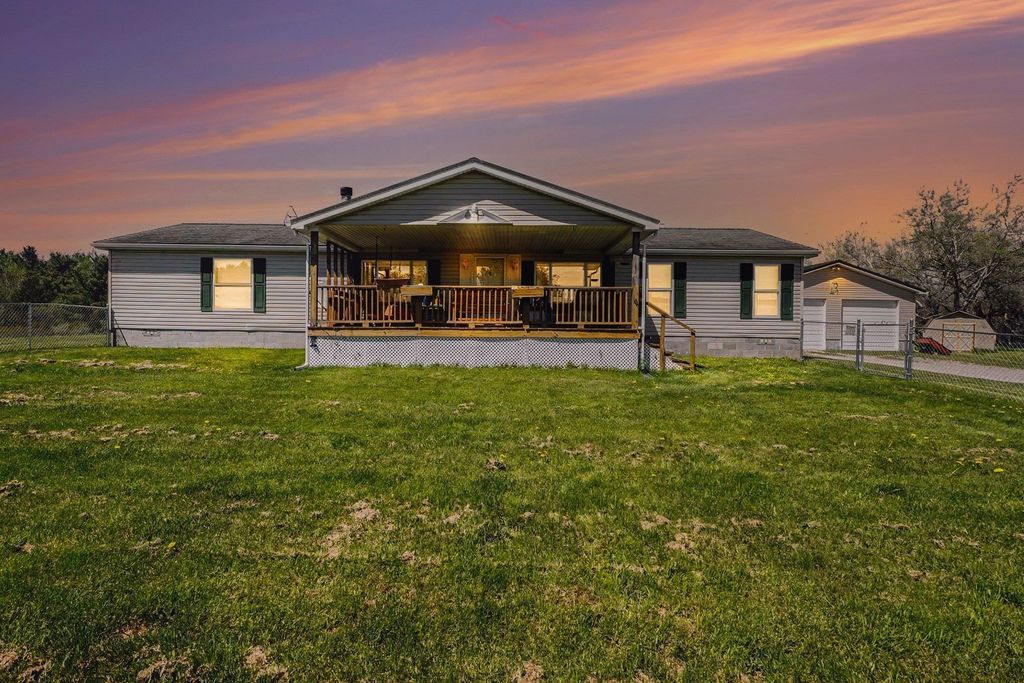 6612 Terry Ln, Plainfield township
