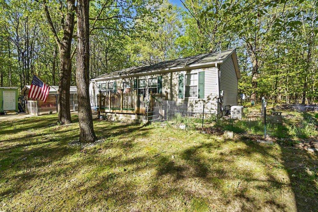 2738 Lakeshore Dr, Secord township
