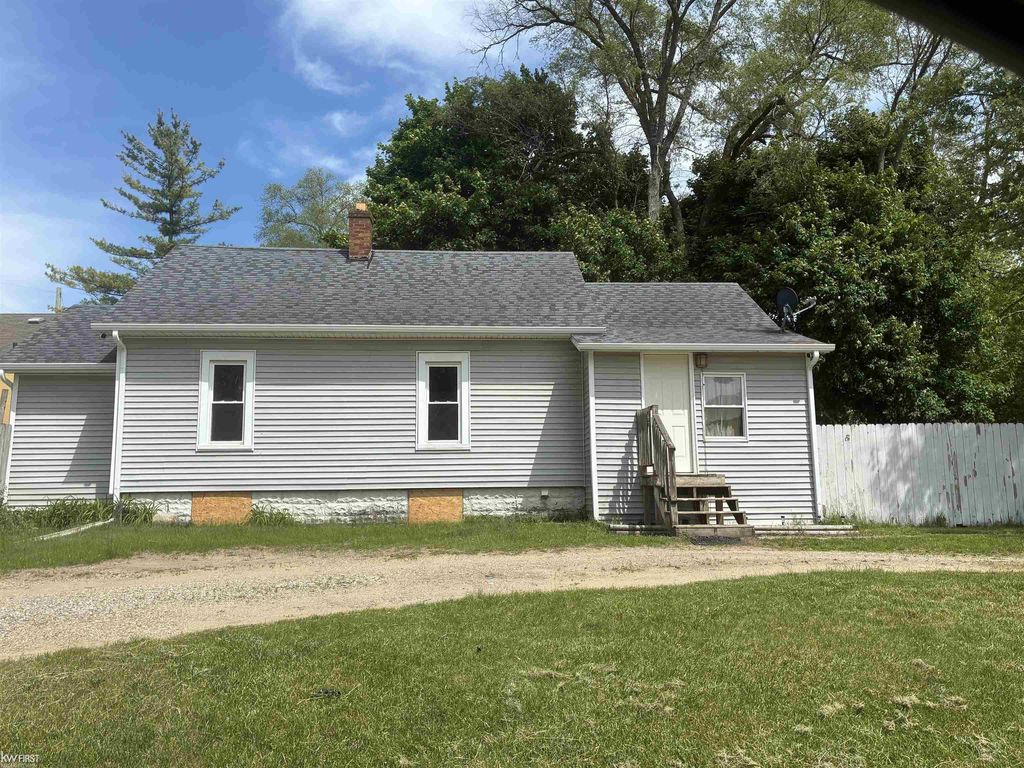 2222 Francisco St, Flint charter township