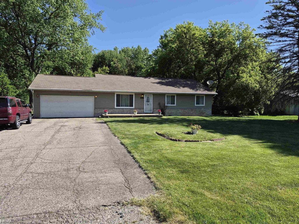 1282 Arrowhead Dr, Burton city