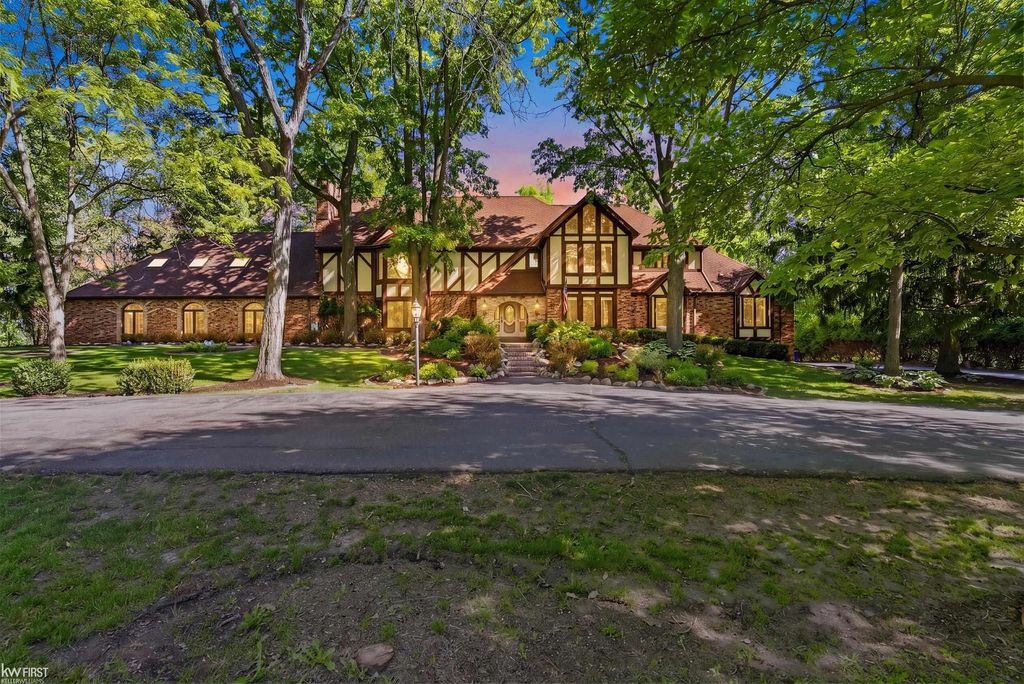 9220 Creekwood Lake Trl, Mundy township