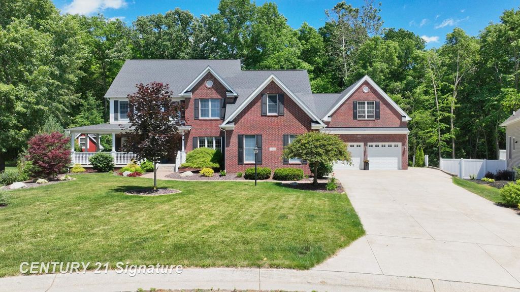 5301 Chin Maya Dr, Gaines township