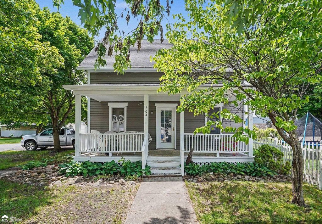 703 Brady St, Chesaning village