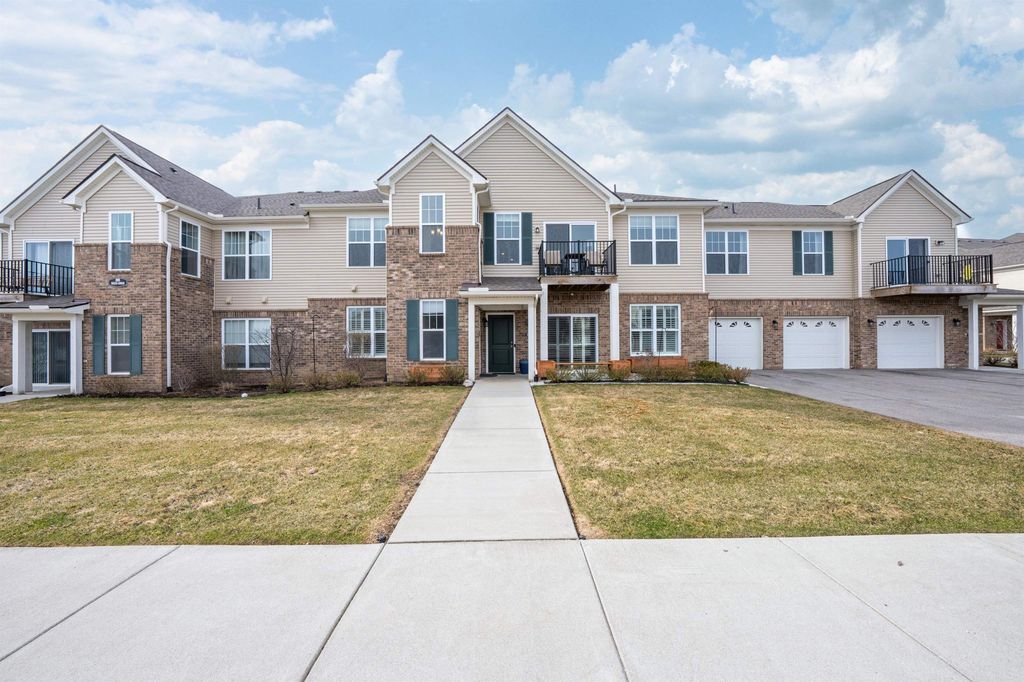 9836 Ridge Run St, Hartland township