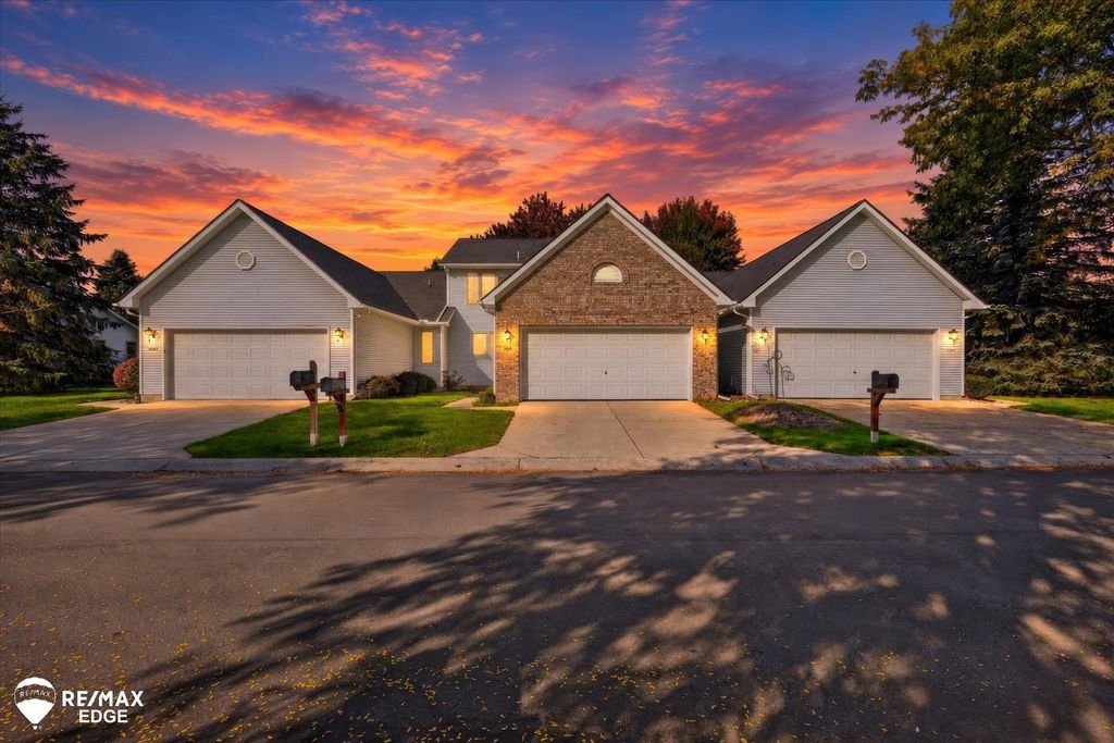 1060 Julie Dr, Davison