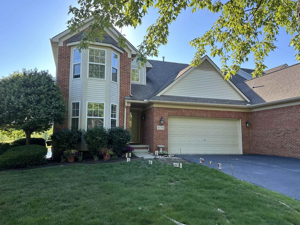 6174 Lone Oak Cir, Holly township