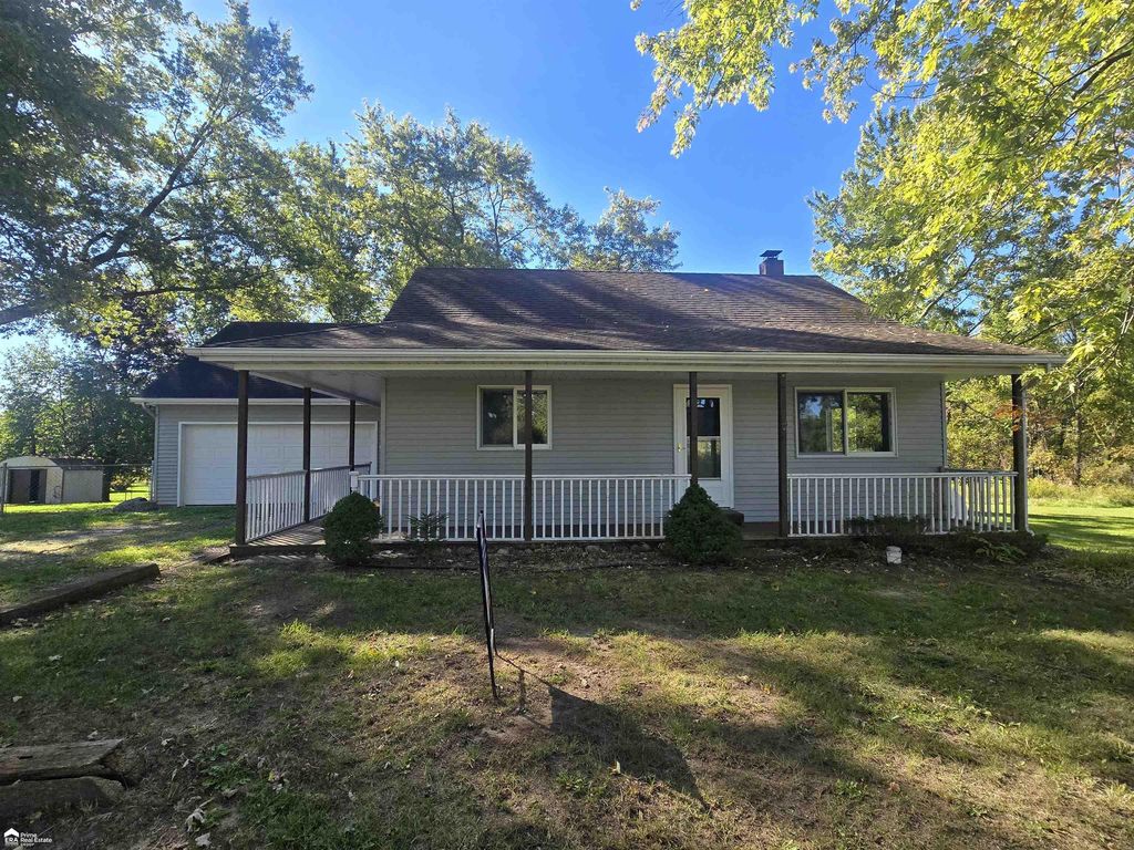 819 W Summit St, Durand