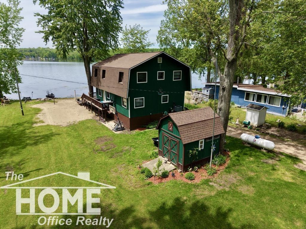 2032 Howard Point Dr, Castleton township
